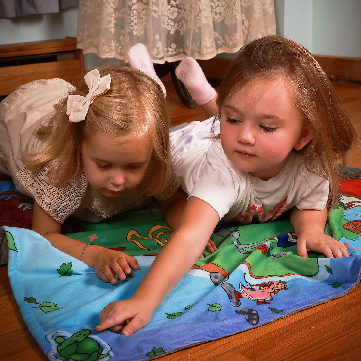 Pipp & Spalding Toddlers and Kids Seek-and-Find Blanket, Interactive Springtime in The Woodlands Twin Bed Throw