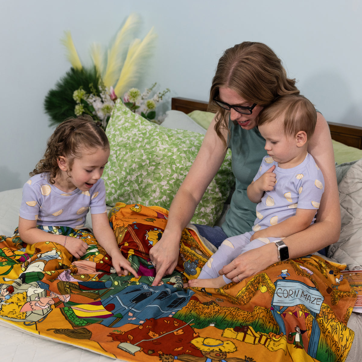 Pipp & Spalding Seek-and-Find Autumn in the Woodlands Interactive Blanket