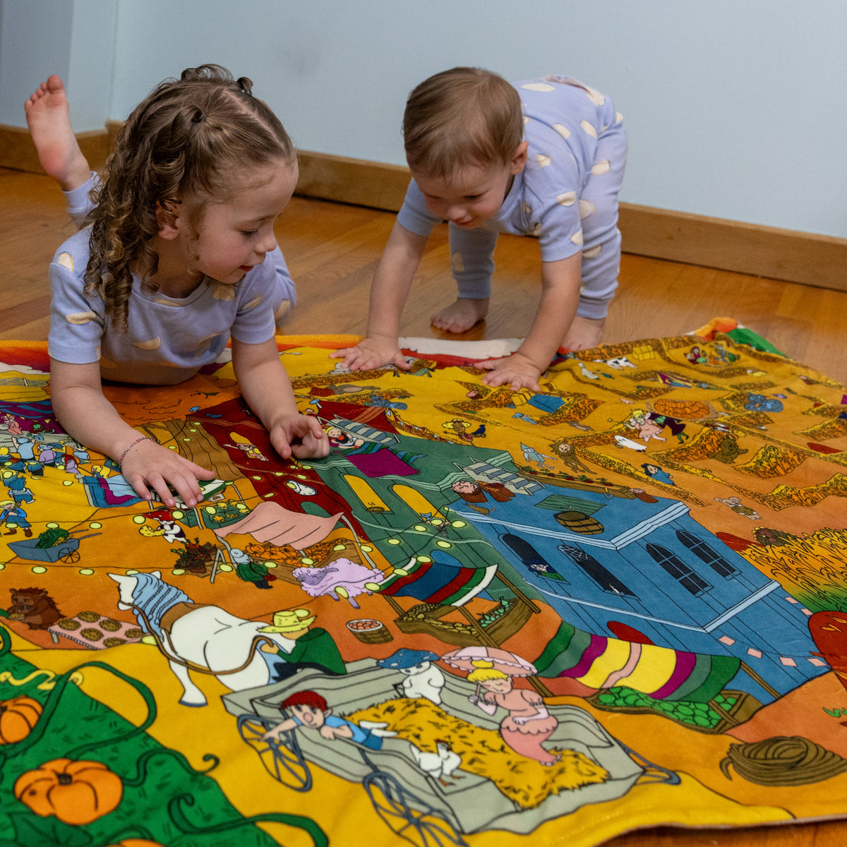 Pipp & Spalding Seek-and-Find Autumn in the Woodlands Interactive Blanket