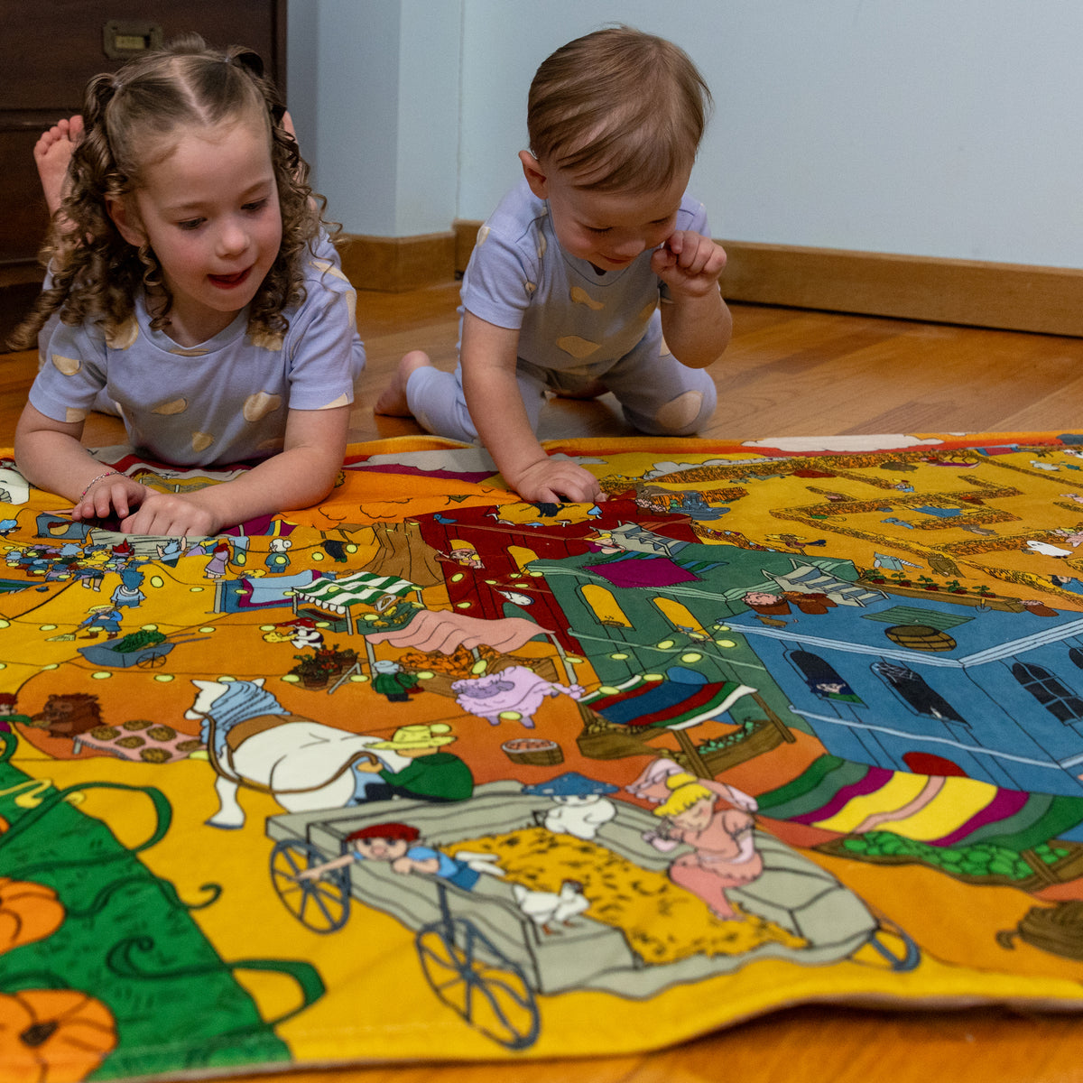 Pipp & Spalding Seek-and-Find Autumn in the Woodlands Interactive Blanket