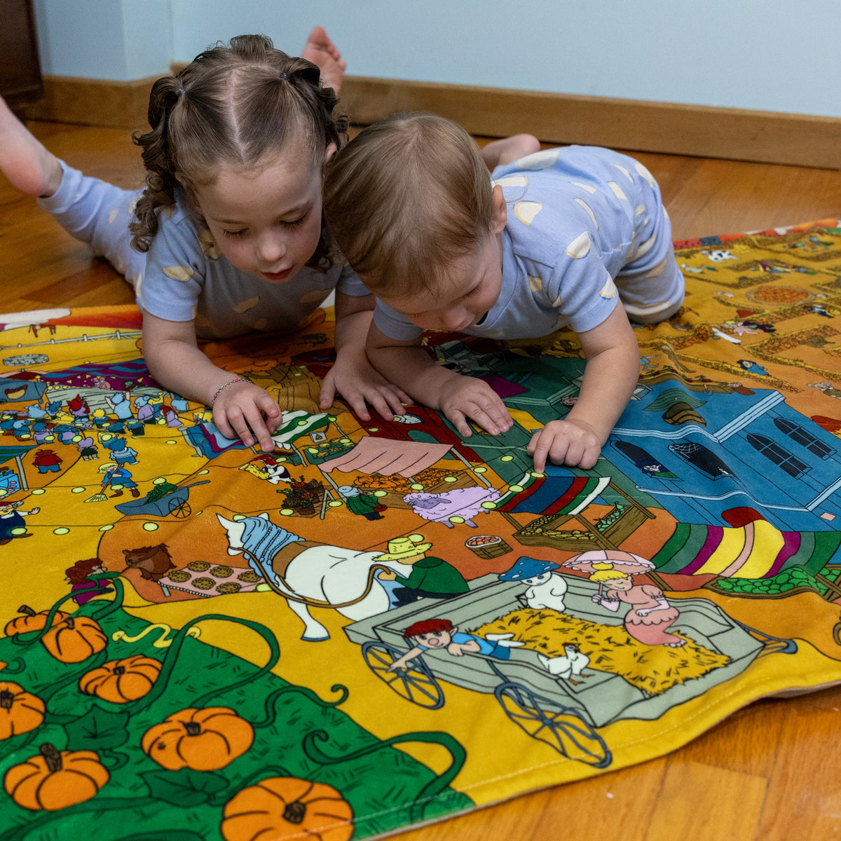 Pipp & Spalding Seek-and-Find Autumn in the Woodlands Interactive Blanket