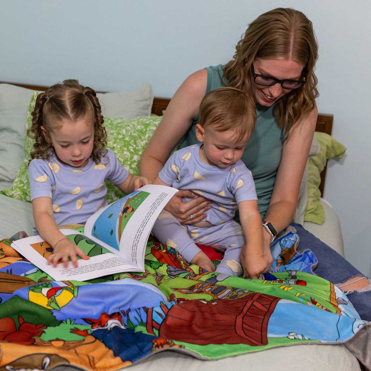 Pipp & Spalding Springtime in The Woodlands Seek-and-Find Blanket & Story, Coloring Book Bundle